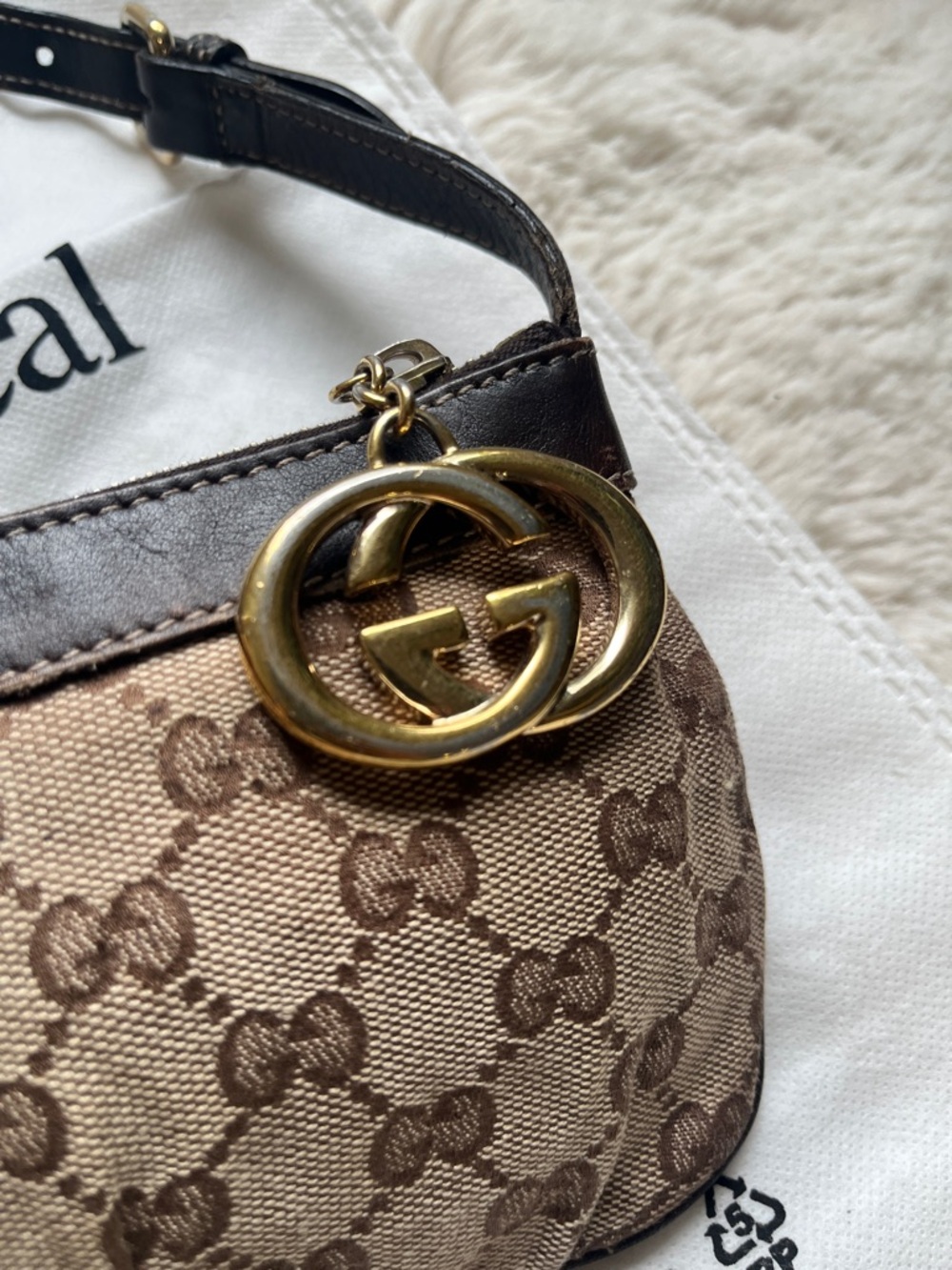 GUCCI Interlocking G Pochette GG Canvas Shoulder Bag - Picture 4 of 16